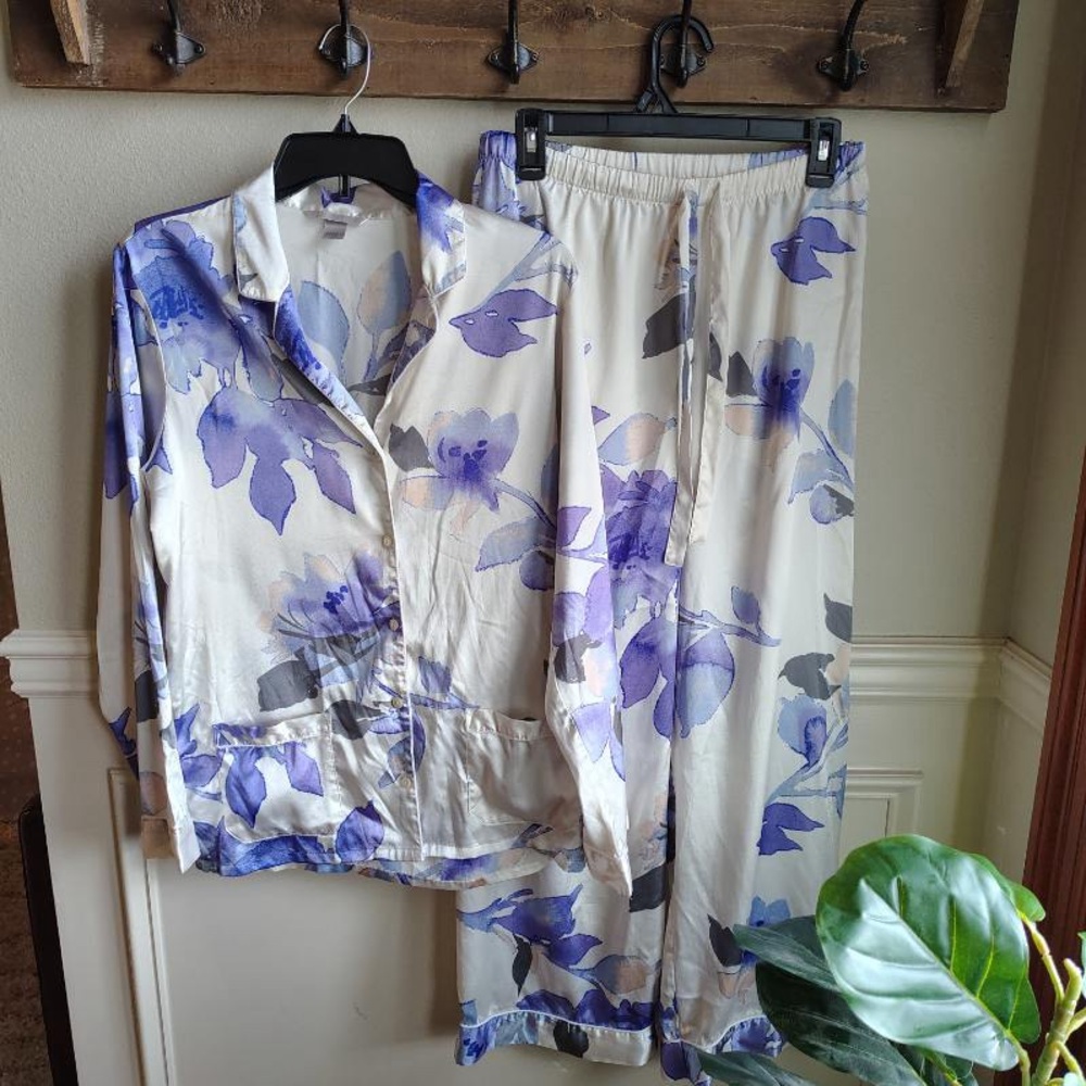Victoria's Secret Purple Cream Floral Pajama Set Womens S Long Sleeve Loungewear